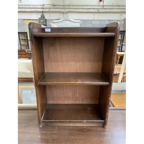 142B - A mid 20th century beech three tier bookcase - approx. 76cm high x 52cm wide x 23cm deep