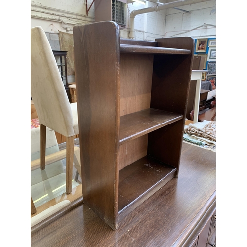 142B - A mid 20th century beech three tier bookcase - approx. 76cm high x 52cm wide x 23cm deep