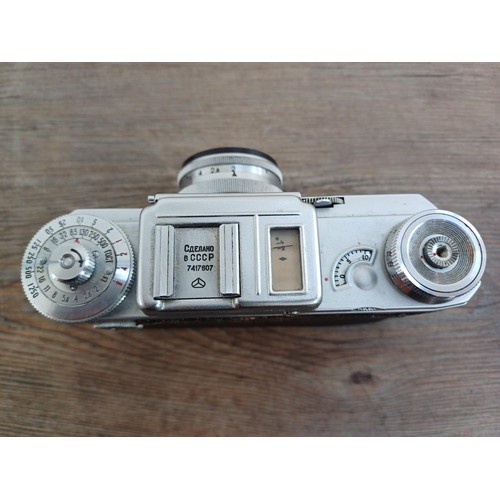 633 - A cased 1974 Zavod Arsenal Kiev 4 35mm rangefinder camera (serial number 7417607) fitted with Jupite... 