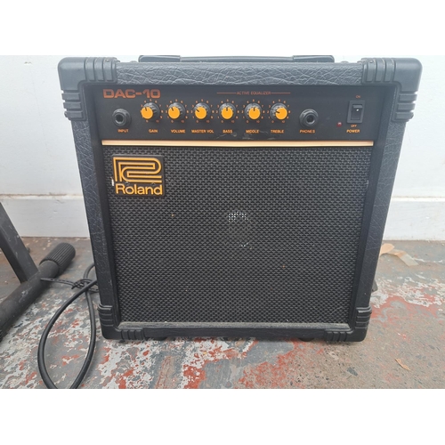 749 - A Roland DAC-10 guitar practice amplifier