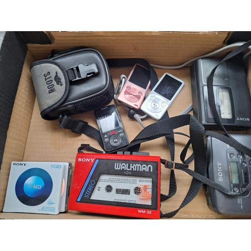 705 - A collection of Sony items to include MZ-E62 Walkman personal MiniDisc player, cased Walkman WM-EX19... 