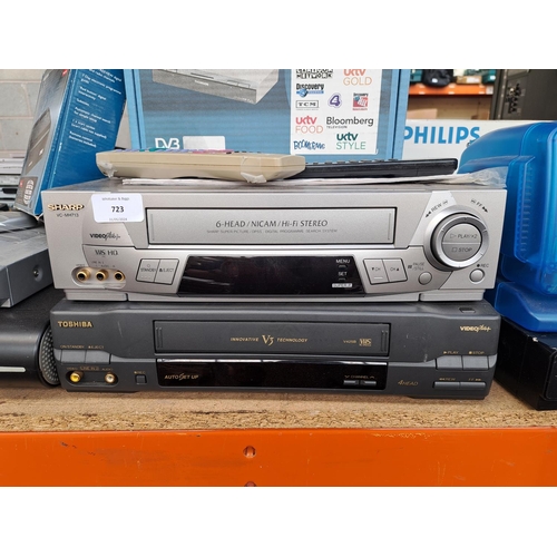 723 - A collection of AV items to include boxed Philips DTR210 digital terrestrial receiver, Toshiba V425B... 