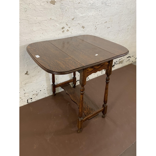 101 - An early/mid 20th century oak drop leaf occasional table - approx. 70cm high x 60cm wide x 74cm long