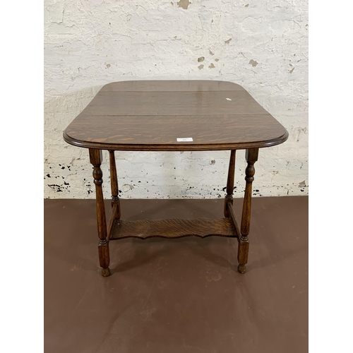 101 - An early/mid 20th century oak drop leaf occasional table - approx. 70cm high x 60cm wide x 74cm long