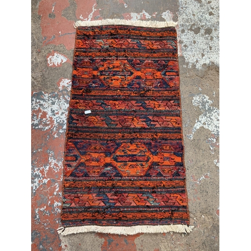 123A - A mid 20th century hand knotted rug - approx. 94cm x 48cm