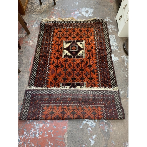 124 - A mid 20th century hand knotted rug - approx. 190cm x 110cm