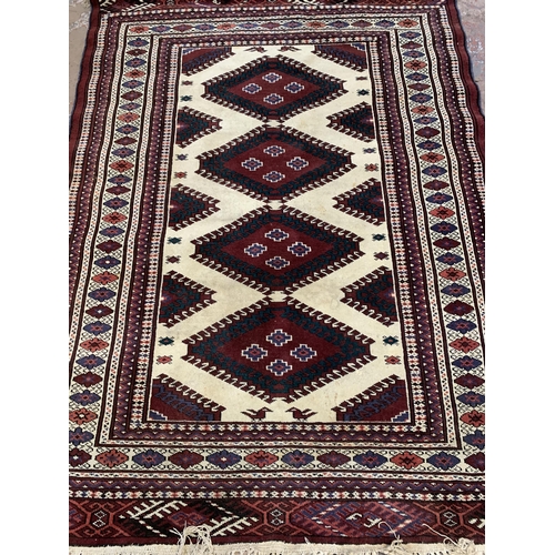 125 - A mid/late 20th century machine woven rug - approx. 200cm x 140cm