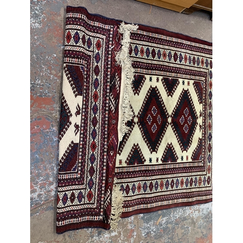 125 - A mid/late 20th century machine woven rug - approx. 200cm x 140cm