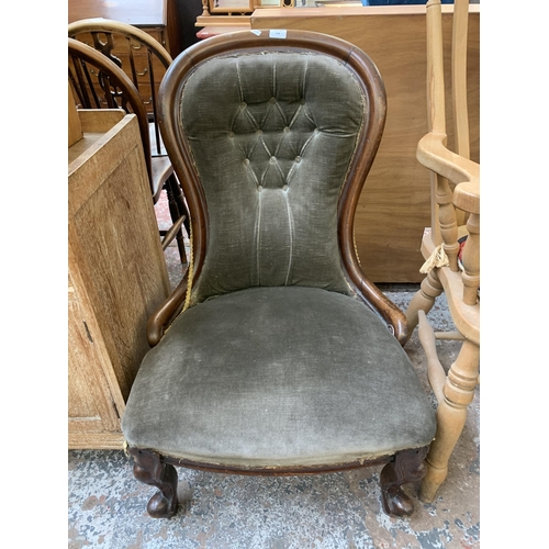 158 - A Victorian mahogany and fabric upholstered spoon back nursing chair