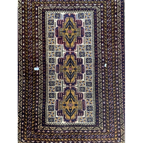 180 - A mid 20th century Turkish prayer mat - approx. 140cm x 95cm