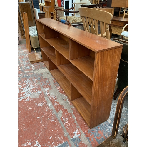 189 - A mid 20th century teak bookcase - approx. 92cm high x 182cm wide x 96cm deep