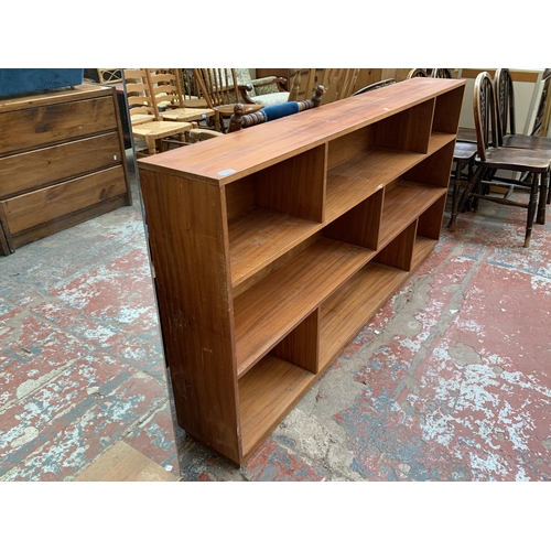 189 - A mid 20th century teak bookcase - approx. 92cm high x 182cm wide x 96cm deep