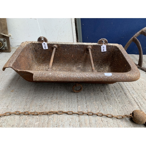 60 - A 19th century cast iron feeding trough - approx. 27cm high x 80cm wide x 40cm deep