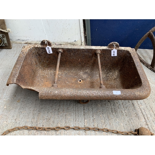 60 - A 19th century cast iron feeding trough - approx. 27cm high x 80cm wide x 40cm deep