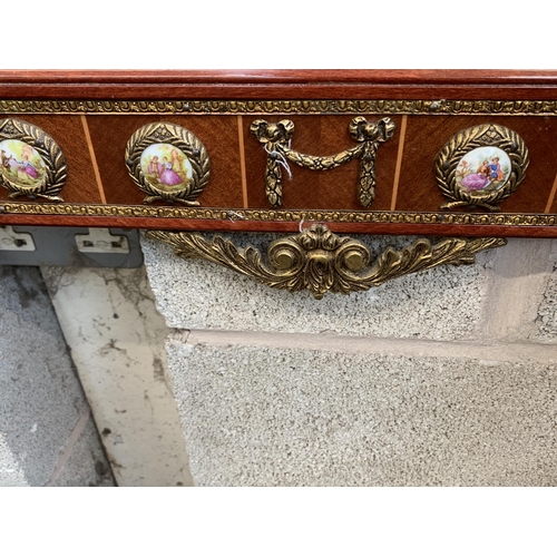 249 - A Louis XVI style mahogany and gilt framed wall mirror with porcelain plaques - approx. 87cm high x ... 