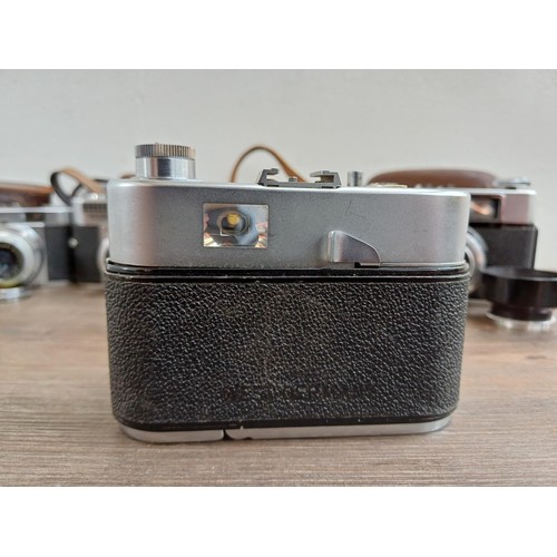 640 - Four vintage Voigtländer compact 35mm cameras, one Vitomatic II rangefinder, one Vito BL viewfinder,... 