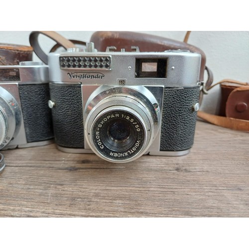 640 - Four vintage Voigtländer compact 35mm cameras, one Vitomatic II rangefinder, one Vito BL viewfinder,... 