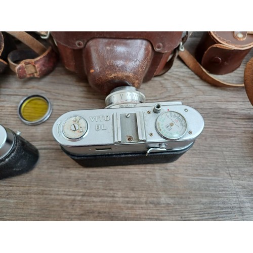 640 - Four vintage Voigtländer compact 35mm cameras, one Vitomatic II rangefinder, one Vito BL viewfinder,... 