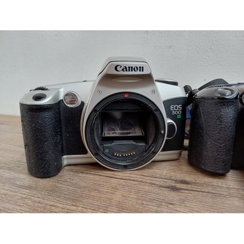 660 - Three Canon EOS autofocus 35mm SLR cameras, one 650 body with Quartz Date Back E, one 500 fitted wit... 