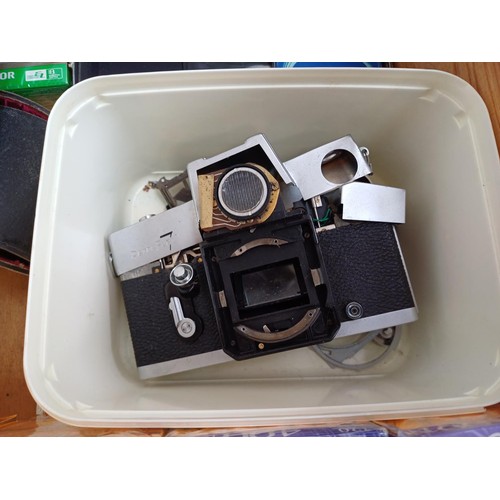 675 - A collection of items to include cased Nikon AF220 compact 35mm camera, Petri Flex 7 camera parts, b... 