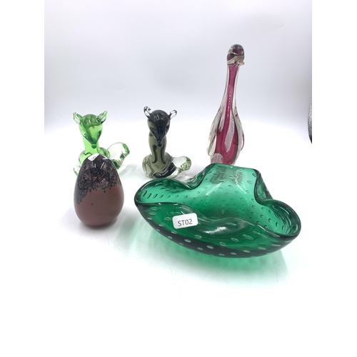 313 - Five pieces of art glassware to include Wedgwood bird paperweight, Murano green bubbled dish etc.