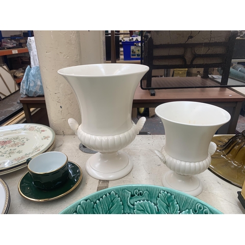 357 - A collection of ceramics to include two Wedgwood Edme twin handled urn vases, four Apilco bistro cup... 