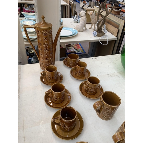 377 - Nineteen pieces of 1970s Portmeirion Totem pottery