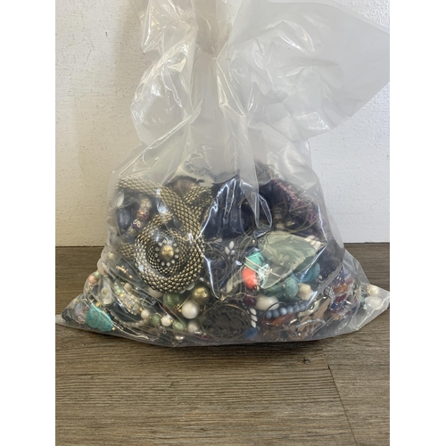 475 - Approx. 25kg of assorted costume jewellery