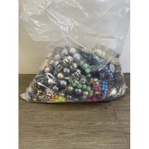 475 - Approx. 25kg of assorted costume jewellery