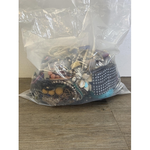 475 - Approx. 25kg of assorted costume jewellery