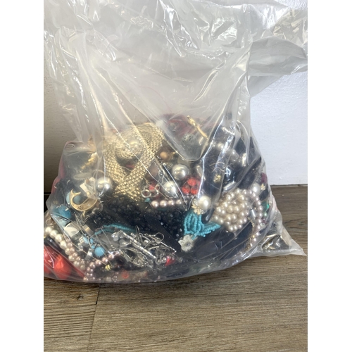 476 - Approx. 25kg of assorted costume jewellery