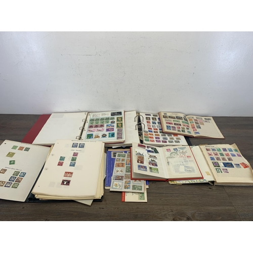 507 - Four albums and two stock books containing a collection of worldwide stamps