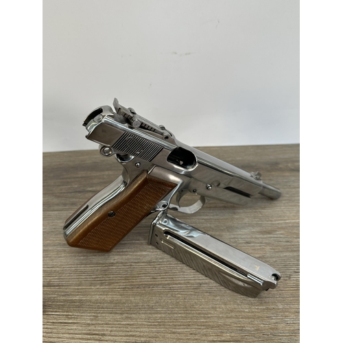 566A - A chrome finish airsoft pistol