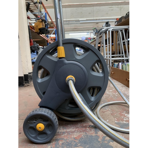 901 - A Hozelock garden hose reel