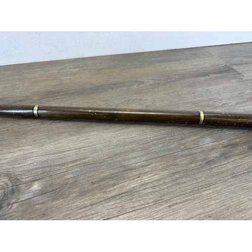 602 - A novelty brass and hardwood golf putter handle walking stick - approx. 87cm long