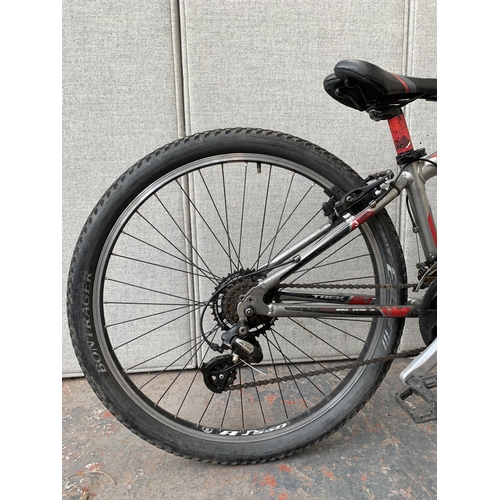 847 - A Trek 3500 3 series men's trail bike with 7 speed Shimano gear system