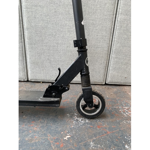 857 - A Zinc Eco electric scooter