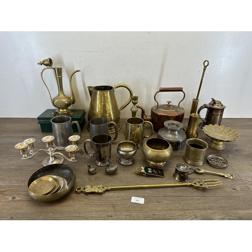 415 - A collection of 19th century and later metalware to include brass water jug - approx. 21cm high, 19t... 