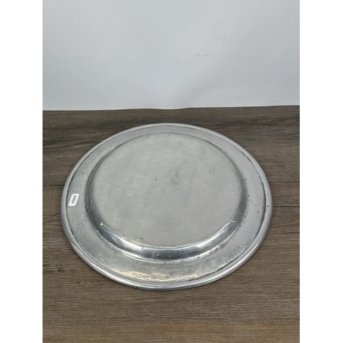 420 - An Art Nouveau circular pewter charger - approx. 36cm diameter