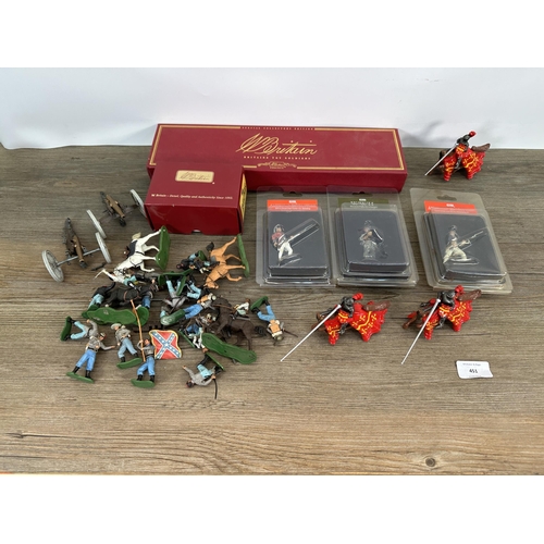 451 - A collection of Britain's figurines to include boxed Durham Light Infantry model No. 00131, boxed Br... 