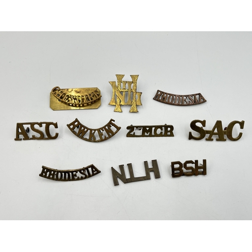 2247 - Ten military shoulder titles