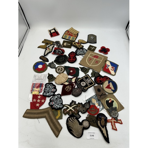 2148 - A collection of military cloth patches and formation signs