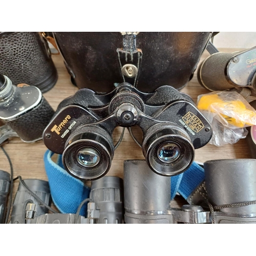 685 - A collection of binoculars to include cased Turners Novar De Luxe 8x30, Greenkat 8x30 extra wide ang... 