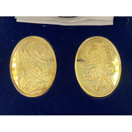 2085 - A cased set of two Danbury Mint 22ct gold plated hallmarked sterling silver Heraldic Beasts of the P... 