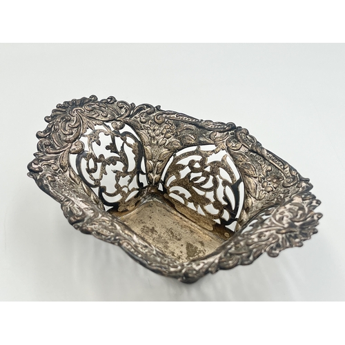 2107 - An Edwardian Colen Hewer Cheshire hallmarked Chester silver pierced trinket dish, dated 1902 - appro... 