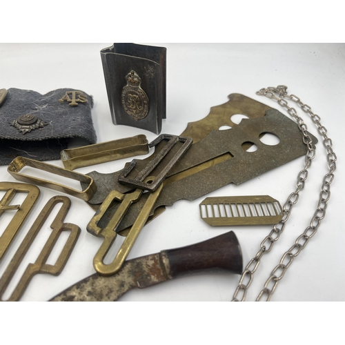 2155 - A collection of military items to include two WWI brass button cleaning guards - patent no. 116972/1... 