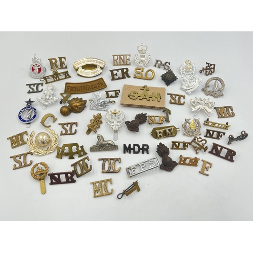 2175 - A collection of military badges and shoulder titles