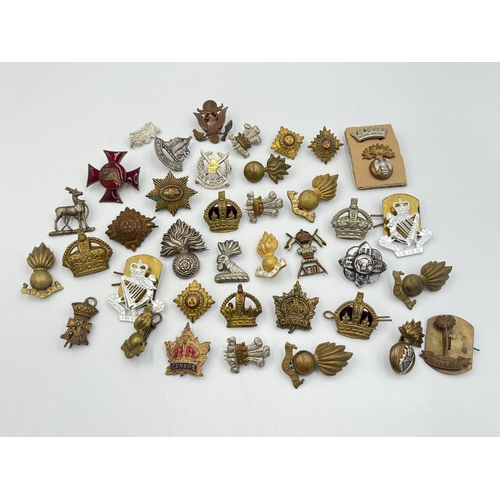 2176 - A collection of military collar badges