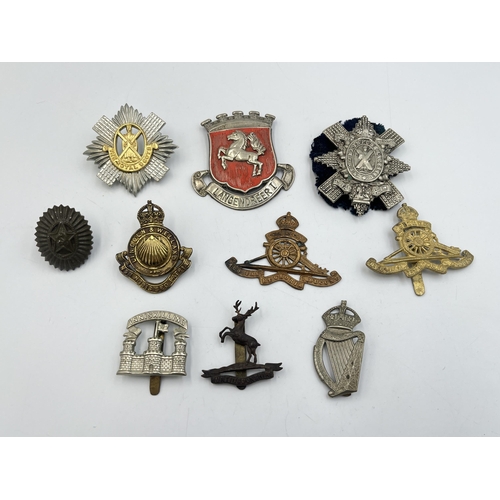 2185 - Ten military cap badges