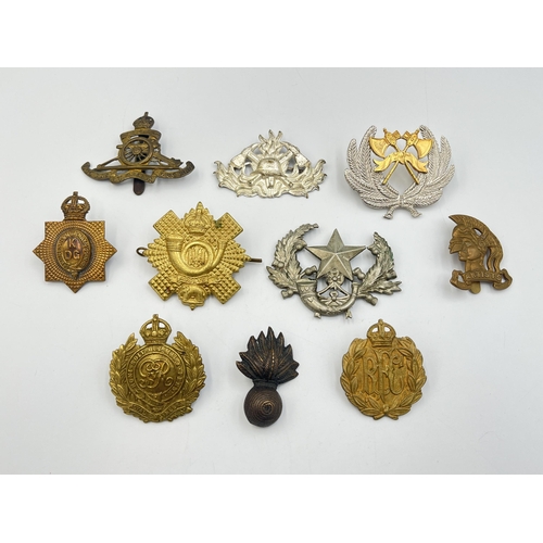 2187 - Ten military cap badges